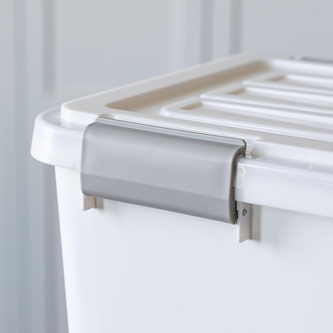 IRIS USA Stackable Dog Food Storage Container with 2 Cup Scoop, 4 Secure Latches, Fits up to 30 lbs, Pet Dry Food Bin, Gasket Seal Lid, BPA Free, Stackable, Easy Measure, White