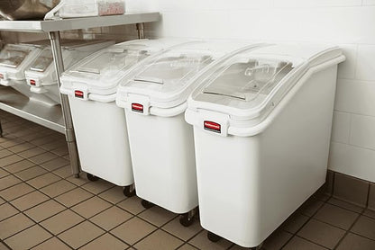 Rubbermaid Commercial Products ProSave Shelf-Storage Ingredient Bin With Scoop 400-Cup Capacity Plastic White Sliding Lid Container with Wheels for Kitchen/Restaurant/Food Organization